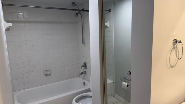 882 Springdale Circle 88-b, Palm Springs, FL 33461