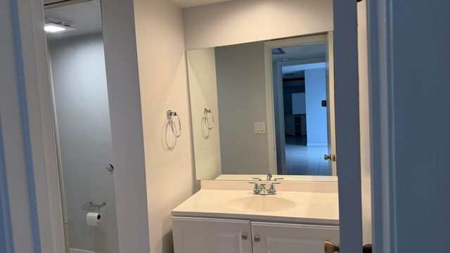 882 Springdale Circle 88-b, Palm Springs, FL 33461