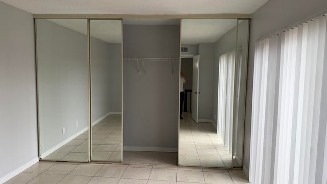 882 Springdale Circle 88-b, Palm Springs, FL 33461