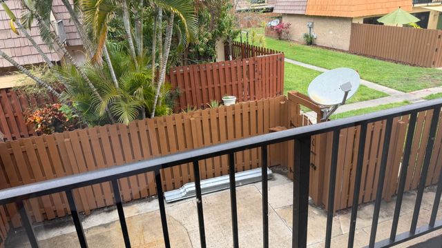 882 Springdale Circle 88-b, Palm Springs, FL 33461