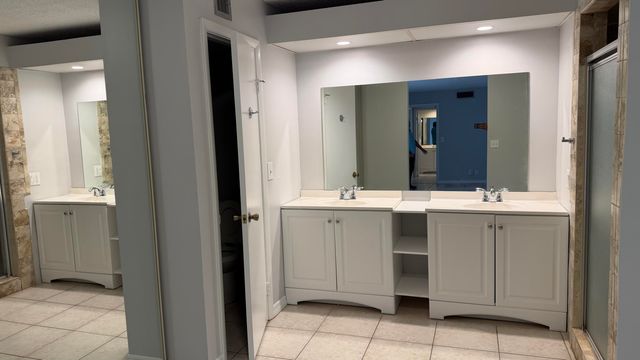 882 Springdale Circle 88-b, Palm Springs, FL 33461