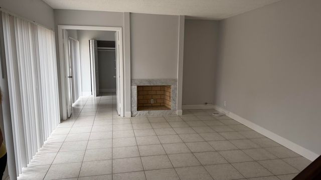 882 Springdale Circle 88-b, Palm Springs, FL 33461