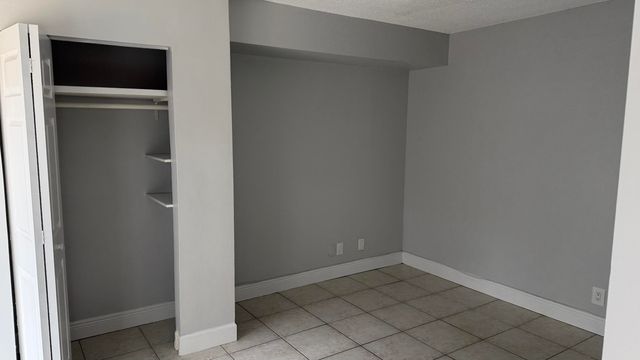 882 Springdale Circle 88-b, Palm Springs, FL 33461