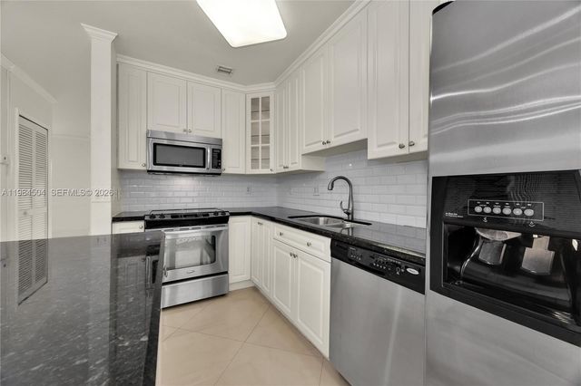 7773 SW 94th Ln, Miami, FL 33156