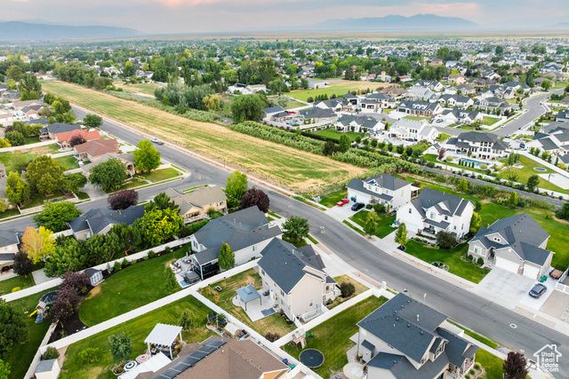 681 S VANCE DR, Layton, UT 84041