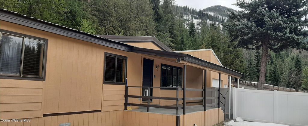 561 8th St, Mullan, ID 83846