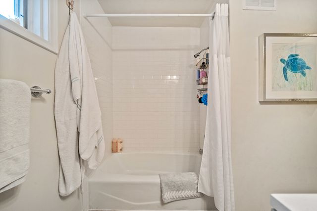1448 W George Street, Chicago, IL 60657
