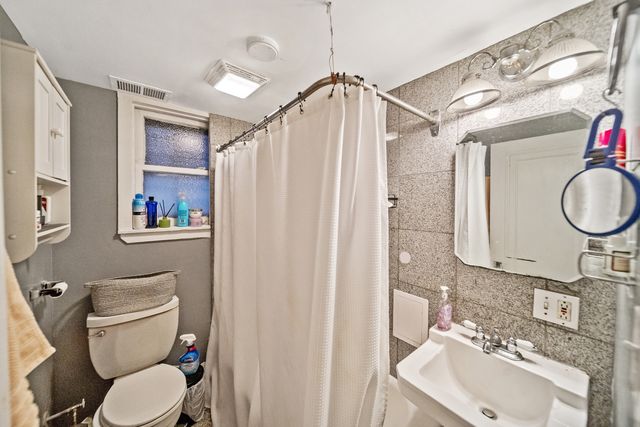 1448 W George Street, Chicago, IL 60657