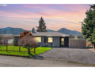 47712 PORTAL Dr, Oakridge, OR 97463