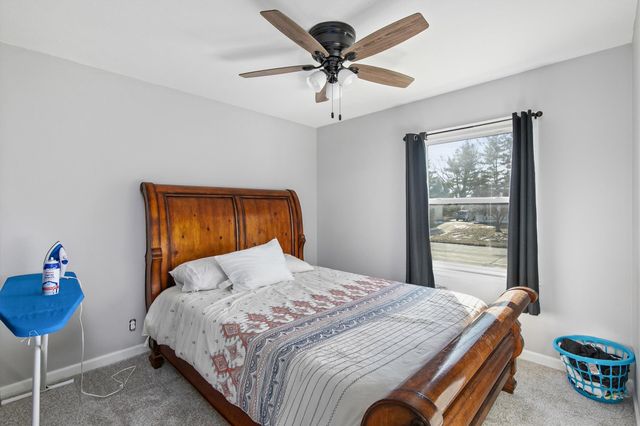 2024 N 4th Avenue E, Newton, IA 50208