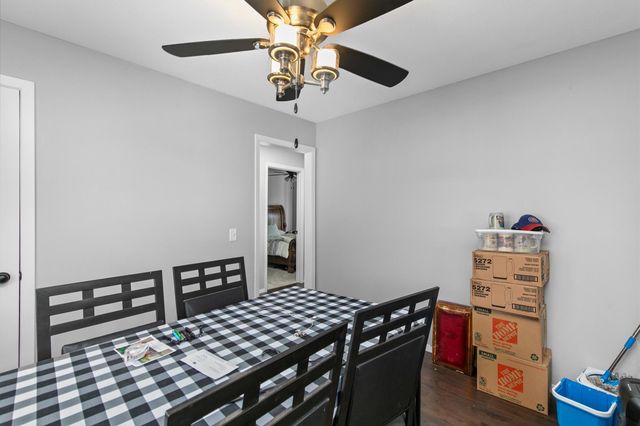 2024 N 4th Avenue E, Newton, IA 50208