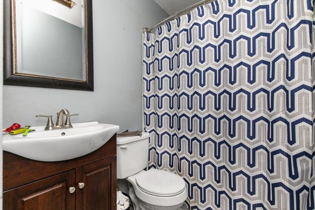 2024 N 4th Avenue E, Newton, IA 50208