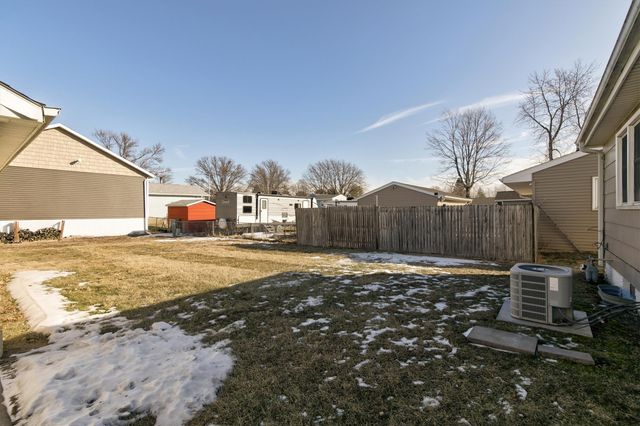2024 N 4th Avenue E, Newton, IA 50208