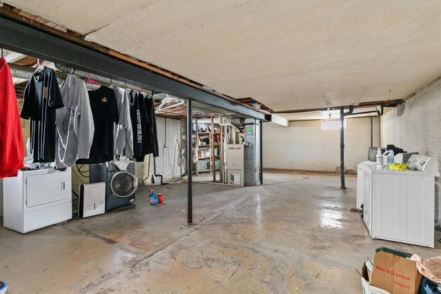 2024 N 4th Avenue E, Newton, IA 50208