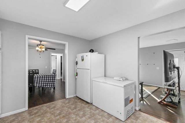 2024 N 4th Avenue E, Newton, IA 50208