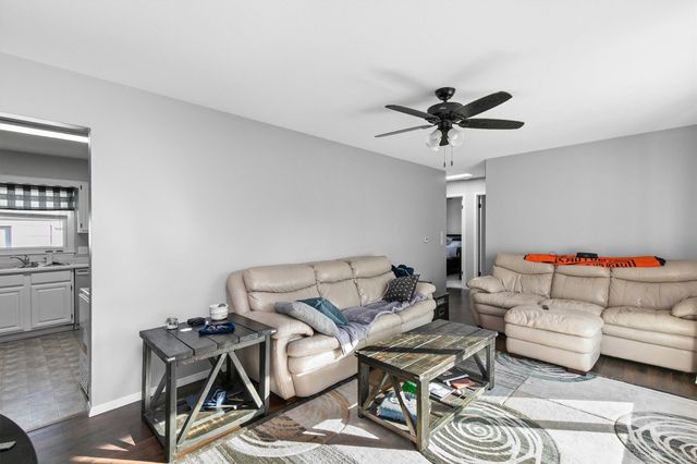 2024 N 4th Avenue E, Newton, IA 50208