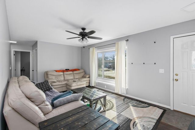 2024 N 4th Avenue E, Newton, IA 50208