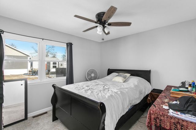 2024 N 4th Avenue E, Newton, IA 50208