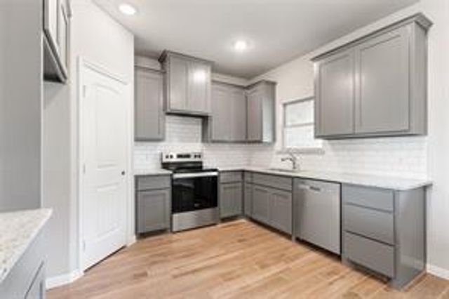 264 S Amherst Drive, West Columbia, TX 77486