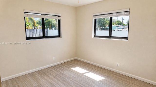 6701 Pershing St, Hollywood, FL 33024