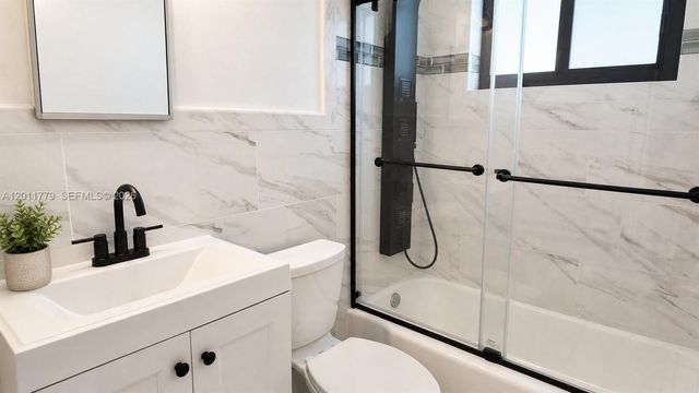 6701 Pershing St, Hollywood, FL 33024