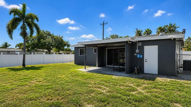6701 Pershing St, Hollywood, FL 33024