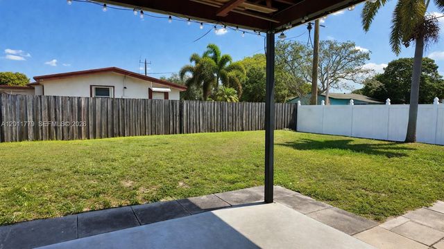 6701 Pershing St, Hollywood, FL 33024