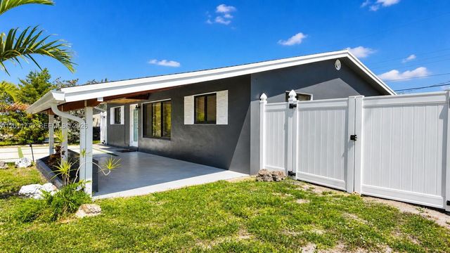 6701 Pershing St, Hollywood, FL 33024