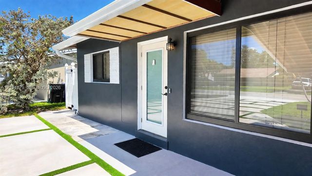 6701 Pershing St, Hollywood, FL 33024