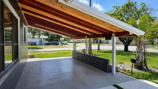 6701 Pershing St, Hollywood, FL 33024