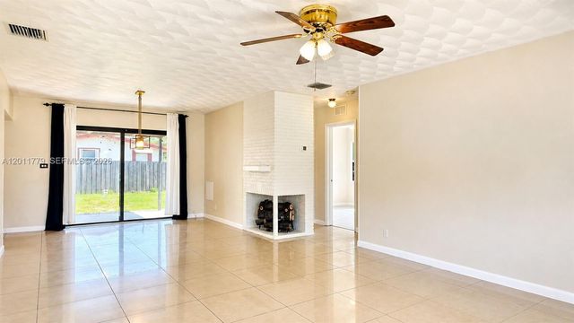 6701 Pershing St, Hollywood, FL 33024