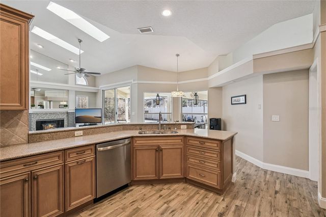 1566 CARRINGTON AVENUE, Winter Springs, FL 32708