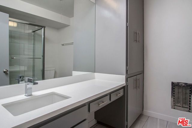 450 S LOS ROBLES Avenue 11, Pasadena, CA 91101