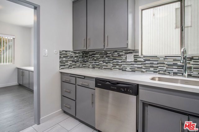 450 S LOS ROBLES Avenue 11, Pasadena, CA 91101