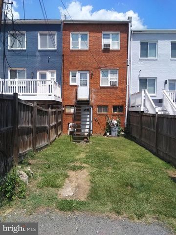 2222 16TH ST NE, Washington, DC 20018