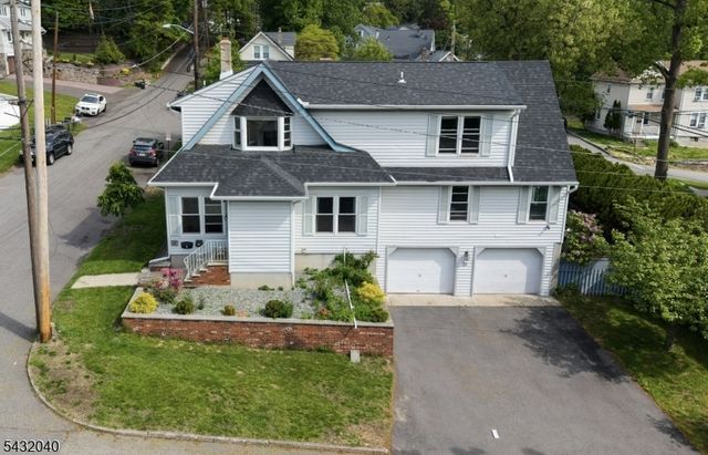 31 Knoble Pl, Hawthorne Boro, NJ 07506