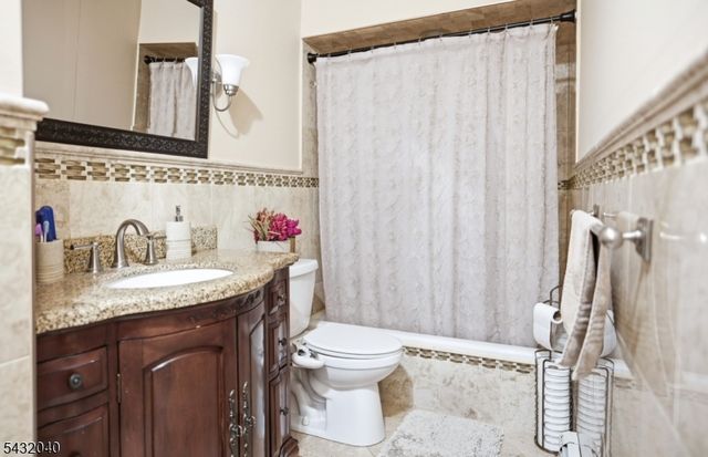 31 Knoble Pl, Hawthorne Boro, NJ 07506