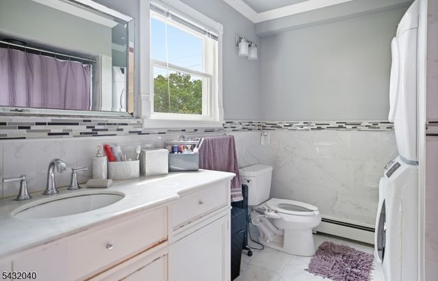 31 Knoble Pl, Hawthorne Boro, NJ 07506