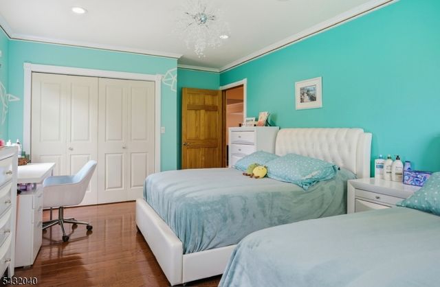 31 Knoble Pl, Hawthorne Boro, NJ 07506
