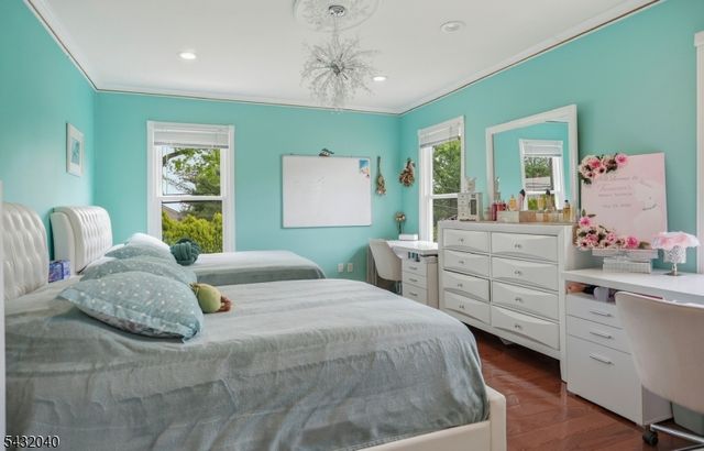31 Knoble Pl, Hawthorne Boro, NJ 07506