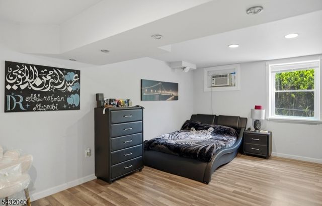 31 Knoble Pl, Hawthorne Boro, NJ 07506