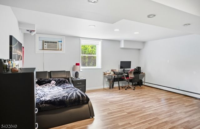 31 Knoble Pl, Hawthorne Boro, NJ 07506
