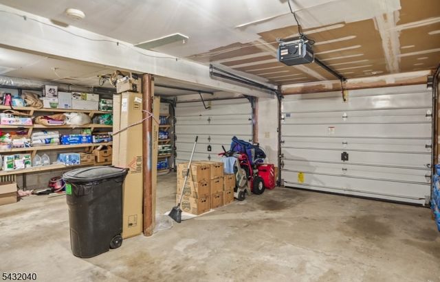 31 Knoble Pl, Hawthorne Boro, NJ 07506