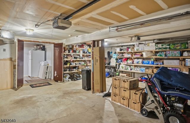 31 Knoble Pl, Hawthorne Boro, NJ 07506