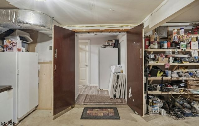 31 Knoble Pl, Hawthorne Boro, NJ 07506