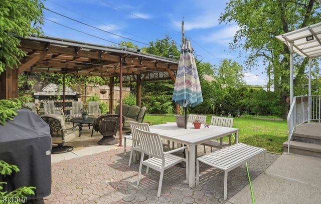 31 Knoble Pl, Hawthorne Boro, NJ 07506