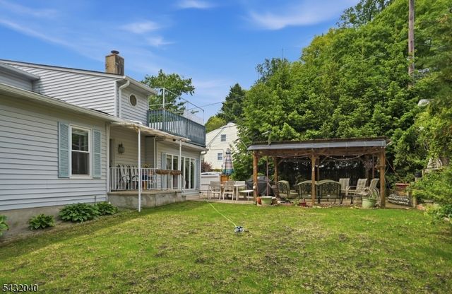 31 Knoble Pl, Hawthorne Boro, NJ 07506