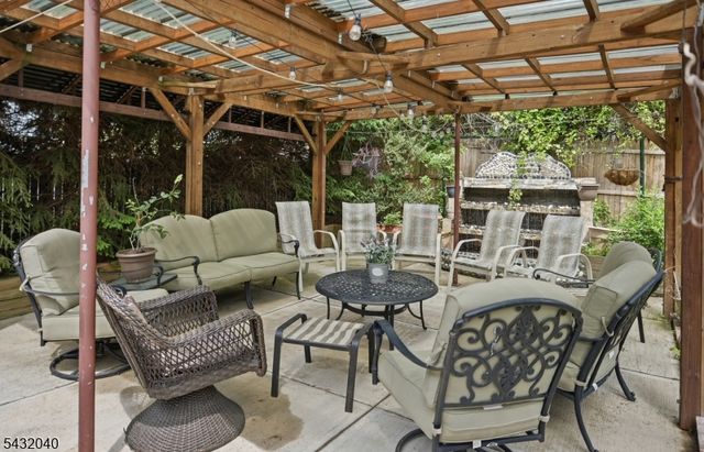 31 Knoble Pl, Hawthorne Boro, NJ 07506