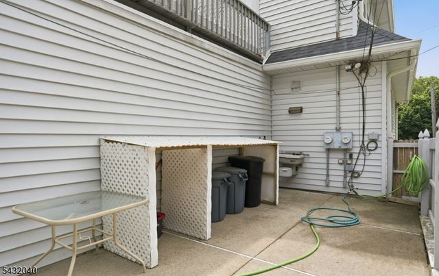 31 Knoble Pl, Hawthorne Boro, NJ 07506