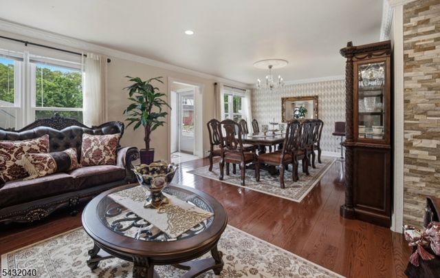 31 Knoble Pl, Hawthorne Boro, NJ 07506